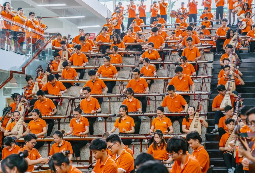 Students performing for the Thiên Âm music video